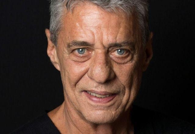 Imagem da noticia Chico Buarque testa positivo para covid e cancela shows