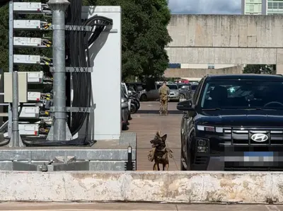 Polícia Militar verifica suspeita de artefato explosivo na Esplanada dos Ministérios Polícia Militar verifica suspeita de artefato explosivo na Esplanada dos Ministérios