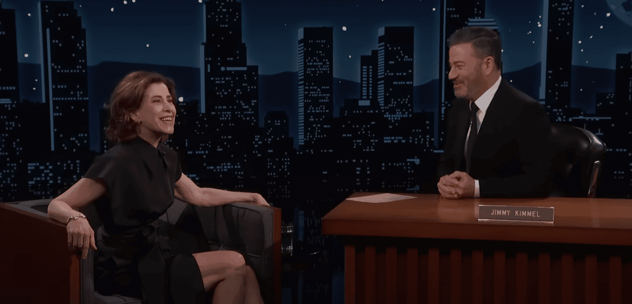 Imagem da noticia Fernanda Torres foi parada para explicar item na mala: 'É um Globo de Ouro'