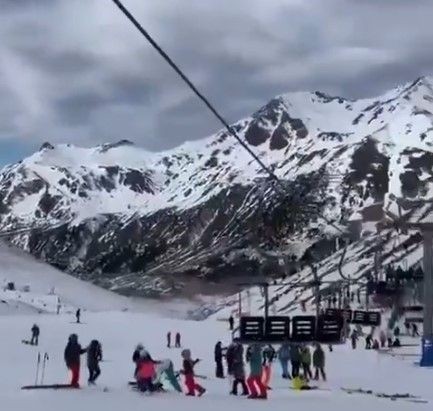 Imagem da noticia Cabo de teleférico se rompe e deixa 30 feridos na Espanha