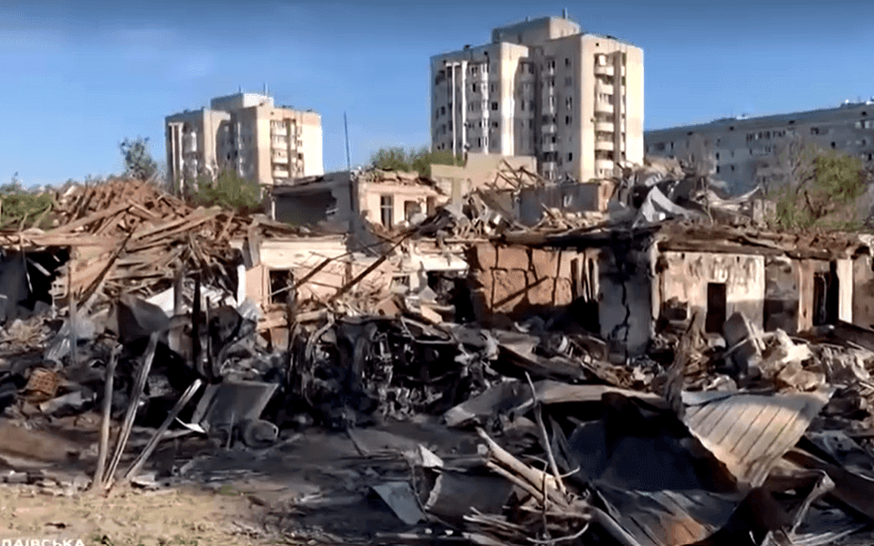 Imagem da noticia Ataque com míssil russo fere sete pessoas e destrói dezenas de casas em Mykolaiv, diz Ucrânia