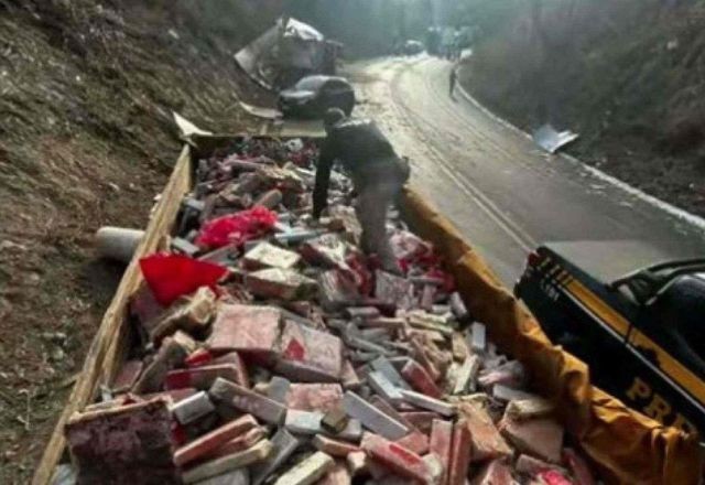Imagem da noticia Acidente entre carretas revela carga de 2 toneladas de maconha em Minas Gerais