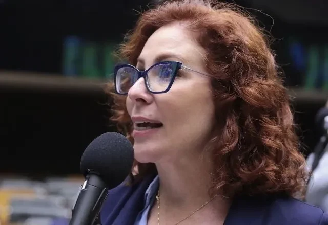 Imagem da noticia Comissão da Câmara aprova cassação do mandato de Carla Zambelli