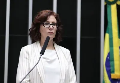 Moraes vota para confirmar perda do mandato de Zambelli; julgamento segue no STF Moraes vota para confirmar perda do mandato de Zambelli; julgamento segue no STF