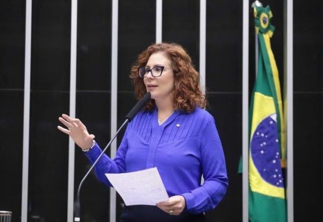 Imagem da noticia Moraes envia pedido de extradição de Carla Zambelli ao MJ