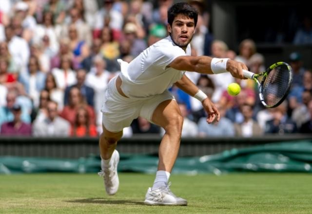 Imagem da noticia Alcaraz faz história e ganha Wimbledon, torneio mais antigo do tênis