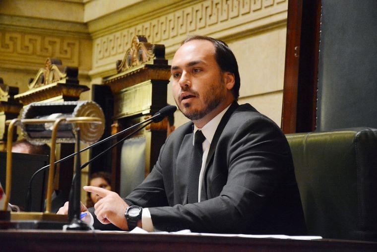 Imagem da noticia Carlos Bolsonaro presta depoimento à Polícia Federal nesta terça-feira