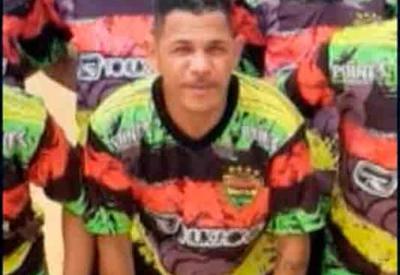 Jogador de futebol é executado com 5 tiros durante partida Jogador de futebol é executado com 5 tiros durante partida