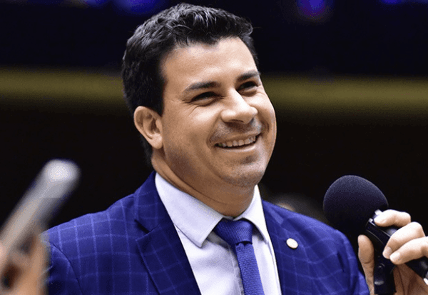 Imagem da notícia: Cassação de Eduardo e Ramagem é irreversível, afirma 1º secretário da Mesa Diretora ao SBT News