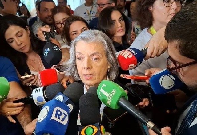 Imagem da noticia Cármen Lúcia diz que votação acontece de forma tranquila no país: "Dentro da normalidade"
