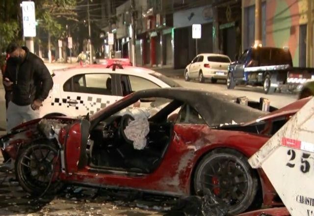 Imagem da noticia Acidente grave destroi carro de mais de R$ 1 milhão