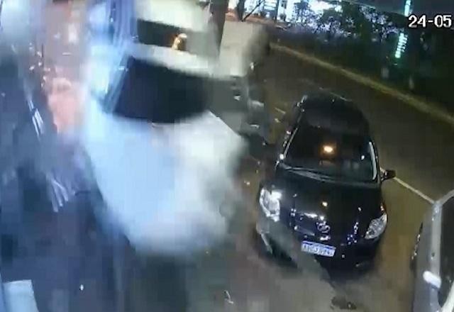 Imagem da noticia Racha e destruição: disputa termina em acidente grave com nove carros