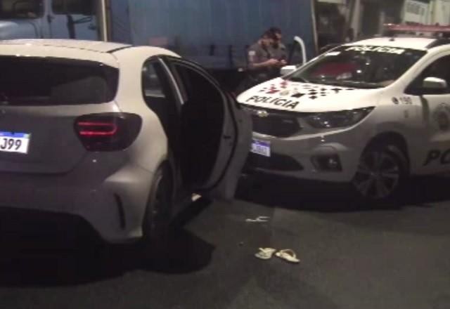 Imagem da noticia Carro de luxo colide com viatura policial durante perseguição