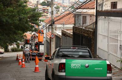 Enel tem só 10 carros circulando em SP na crise nas últimas 12 horas, diz prefeitura Enel tem só 10 carros circulando em SP na crise nas últimas 12 horas, diz prefeitura