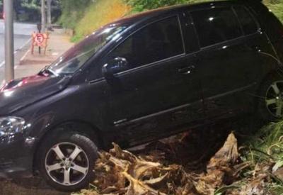 Carro sem motorista atropela mulher em Belo Horizonte