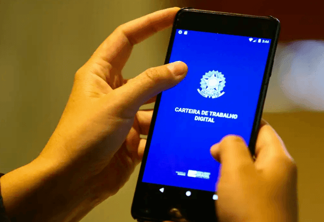 Imagem da noticia Taxa de desemprego recua para 6,2% no trimestre encerrado em maio, diz IBGE