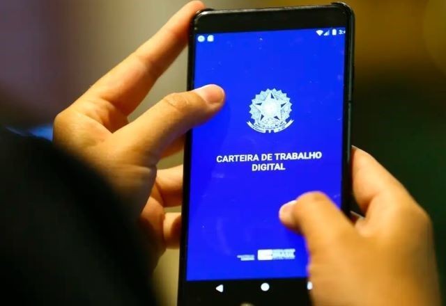 Imagem da noticia Desemprego cai para 6,8% no trimestre encerrado em julho e população ocupada bate novo recorde, diz IBGE