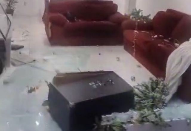 Imagem da noticia Casal tem casa destruída após briga com mototaxista no Rio