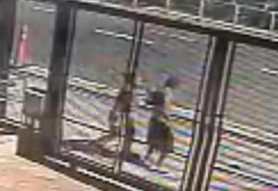 Homem agride mulher grávida em frente à sede da Polícia Federal Homem agride mulher grávida em frente à sede da Polícia Federal