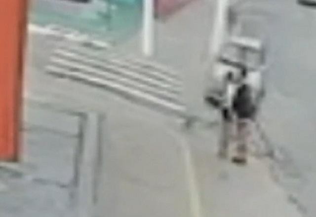 Imagem da noticia Tragédia: casal se beija em calçada e homem morre atropelado