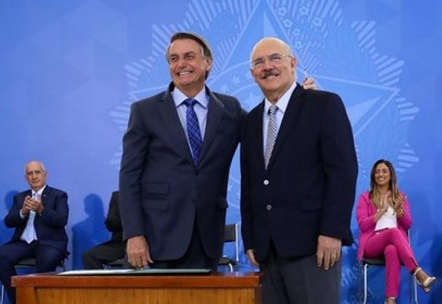 Imagem da noticia Milton Ribeiro: MPF pede que Supremo investigue interferência de Bolsonaro