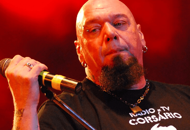 Imagem da noticia "Rasgo no saco ao redor do coração": causa da morte de ex-Iron Maiden Paul Di'Anno é divulgada
