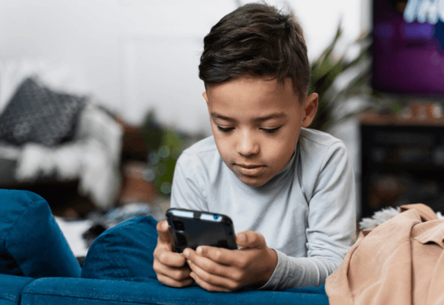 Imagem da noticia Uso de celular antes dos 13 anos pode afetar saúde mental a longo prazo, diz estudo