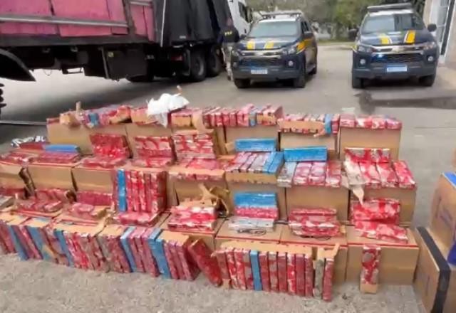 Imagem da noticia PRF apreende uma tonelada de maconha em carga de lenços umedecidos