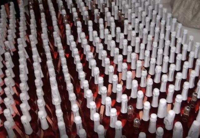 Imagem da noticia SP: polícia descobre champanhe falso vendido em balada