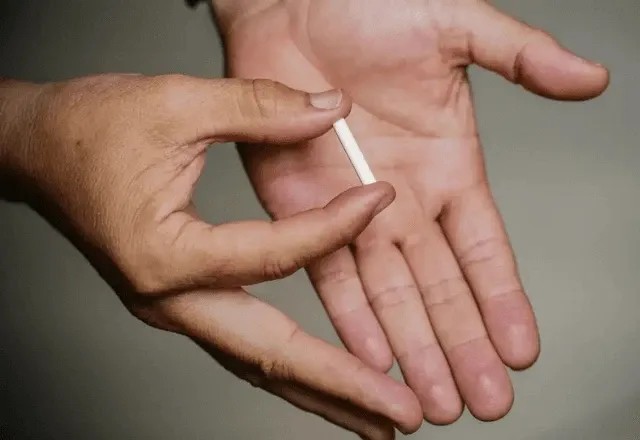 Imagem da noticia Implantes hormonais: Anvisa publica novas regras para venda dos chips; veja quais são