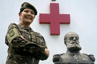 Lula oficializa primeira mulher como general em 377 anos de história do Exército Lula oficializa primeira mulher como general em 377 anos de história do Exército