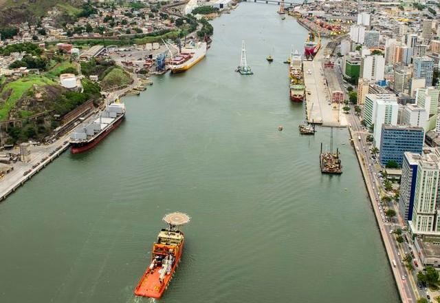 Imagem da noticia Primeiro leilão portuário no Brasil tem portos arrematados por R$ 106 mi