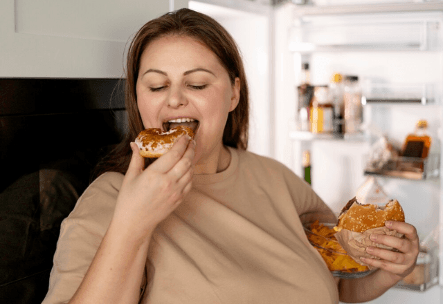 Imagem da noticia Comer demais significa compulsão alimentar? Veja como identificar e lidar com problema