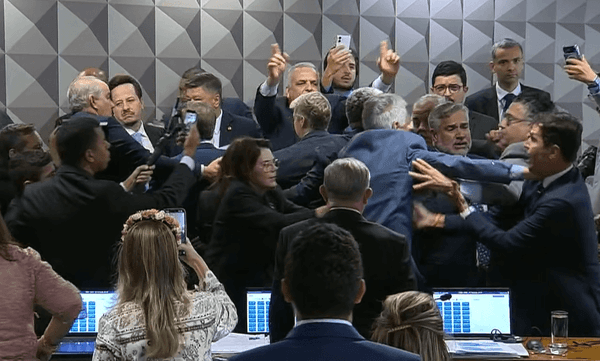 Imagem da notícia: Governistas se reúnem com Alcolumbre para pedir punição de presidente da CPMI do INSS