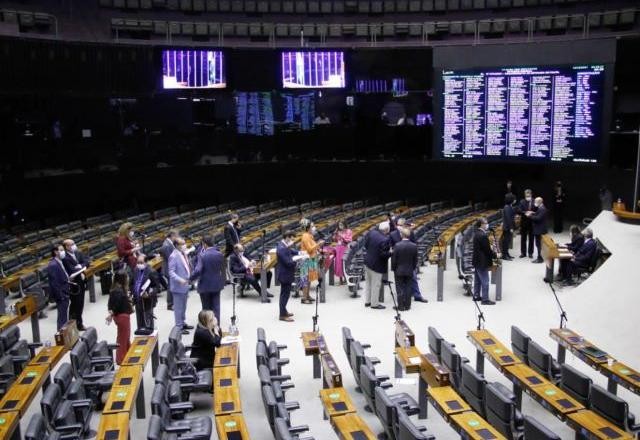 Imagem da noticia Congresso retoma trabalhos com pautas polêmicas e tempo mais curto