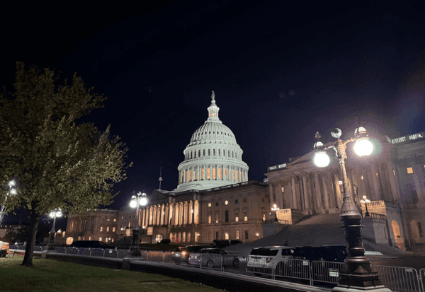 Imagem da notícia: Sem consenso, Republicanos e Democratas debatem shutdown nos Estados Unidos
