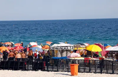 Adolescente desaparece no mar de Copacabana (RJ) Adolescente desaparece no mar de Copacabana (RJ)