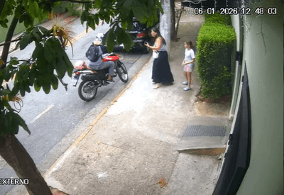 VÍDEO: homem assalta mulher que estava com criança na Vila dos Remédios (SP) VÍDEO: homem assalta mulher que estava com criança na Vila dos Remédios (SP)