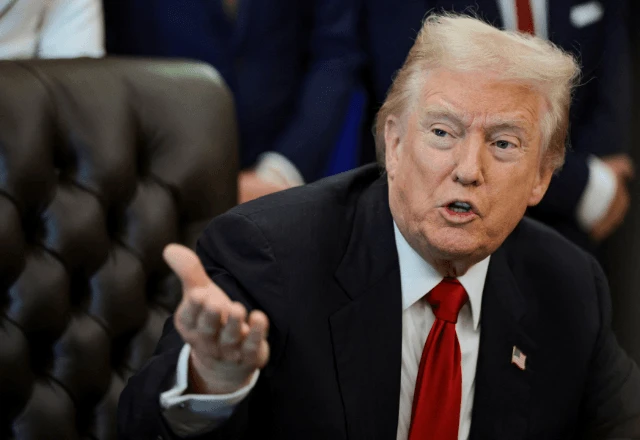 Imagem da noticia Custo de vida e escândalo Epstein derrubam aprovação de Trump a menor nível desde o início do mandato