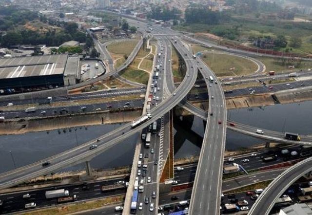 Imagem da noticia Acidente na Rodovia Anhanguera, em Jundiaí, deixa um morto e 11 feridos