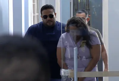 Falsa dentista é presa após enganar vítimas com promessas de implantes em Manaus Falsa dentista é presa após enganar vítimas com promessas de implantes em Manaus