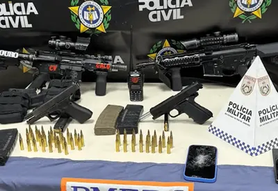 Tiroteio após perseguição policial deixa um morto e seis feridos no Rio Tiroteio após perseguição policial deixa um morto e seis feridos no Rio