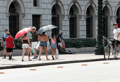 Inmet prolonga alerta de perigo por calor extremo em seis estados brasileiros Inmet prolonga alerta de perigo por calor extremo em seis estados brasileiros