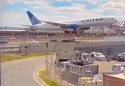 Avião atinge caminhão durante pouso nos EUA; ninguém se feriu Avião atinge caminhão durante pouso nos EUA; ninguém se feriu