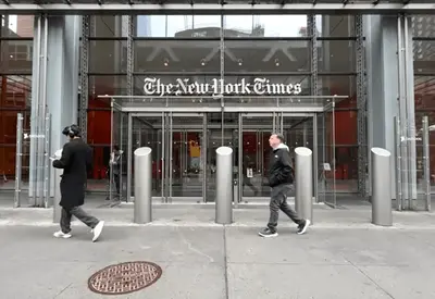 Agência federal dos EUA processa o 'The New York Times' por discriminação contra homem branco Agência federal dos EUA processa o 'The New York Times' por discriminação contra homem branco