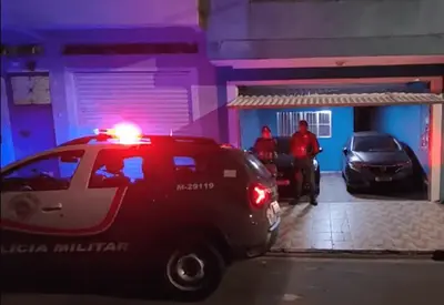 Polícia apura tortura e exploração sexual em caso de menino achado morto acorrentado em SP Polícia apura tortura e exploração sexual em caso de menino achado morto acorrentado em SP