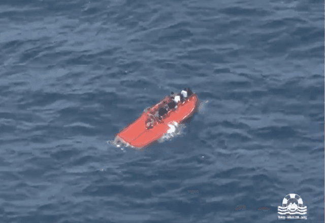 Imagem da noticia Navios que navegavam próximos à Itália resgatam 32 migrantes vindos da África; 71 seguem perdidos no mar