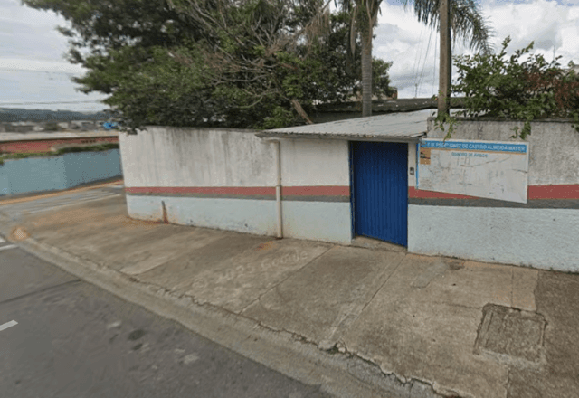 Imagem da noticia Ex-aluno invade escola e fere professora com facão em Suzano (SP)