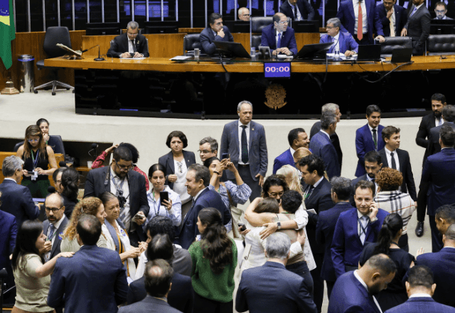 Imagem da noticia Câmara dos Deputados aprova aumento gradual da licença-paternidade