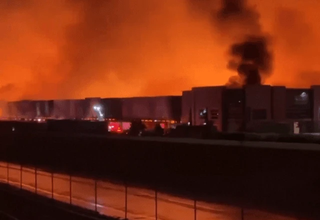Imagem da noticia VÍDEO: funcionário ateia fogo em armazém de papel higiênico nos EUA em protesto por salário precário